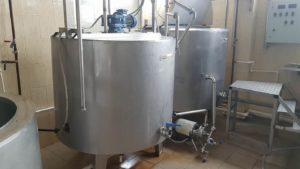 Продается   Емкость нержавеющая, объем — 1 куб.м.